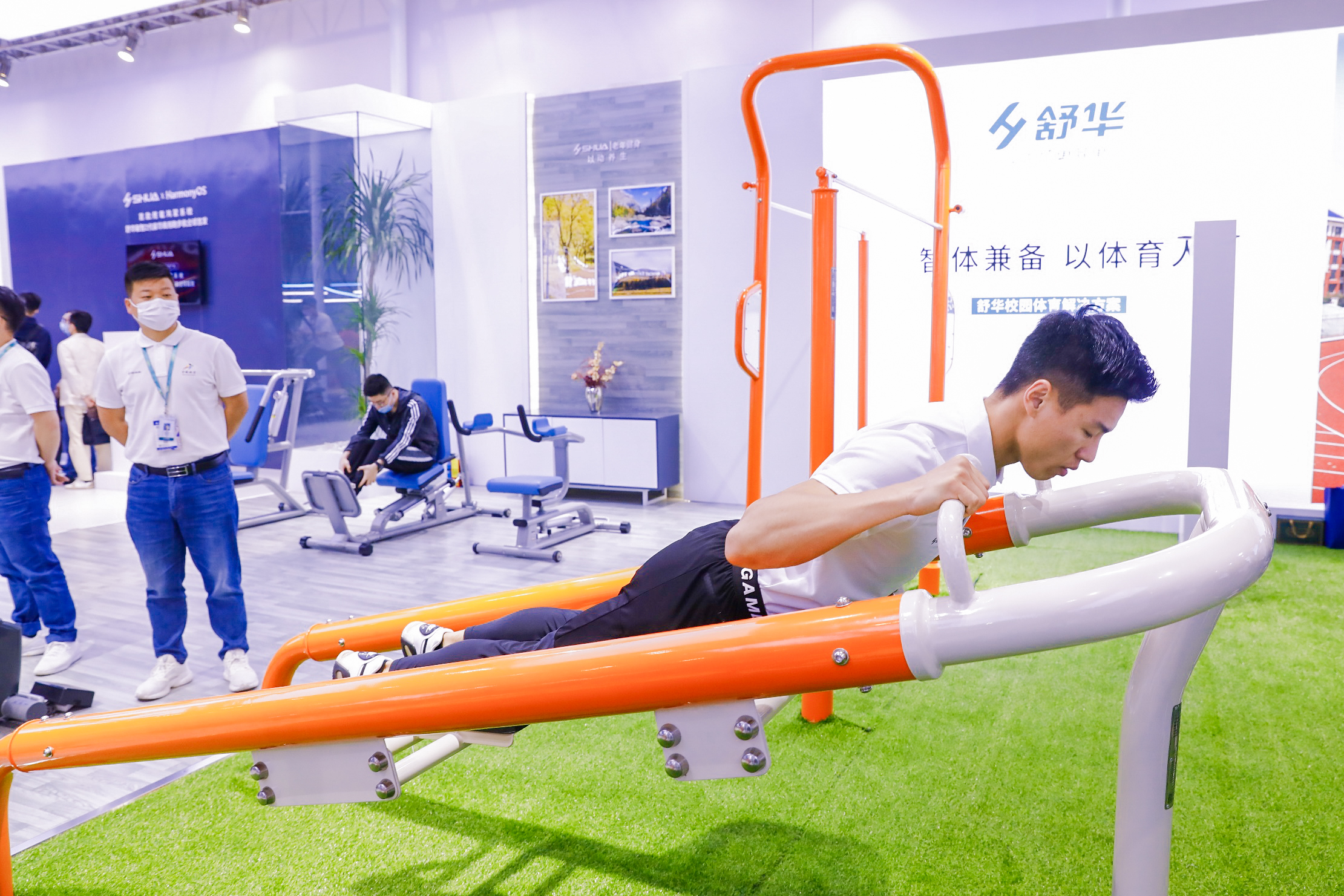 发布冬运中心合作款产品: 舒华体育携全场景健身解决方案亮相2021体博